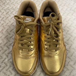 Custom Nike Women’s Gold ID size 10